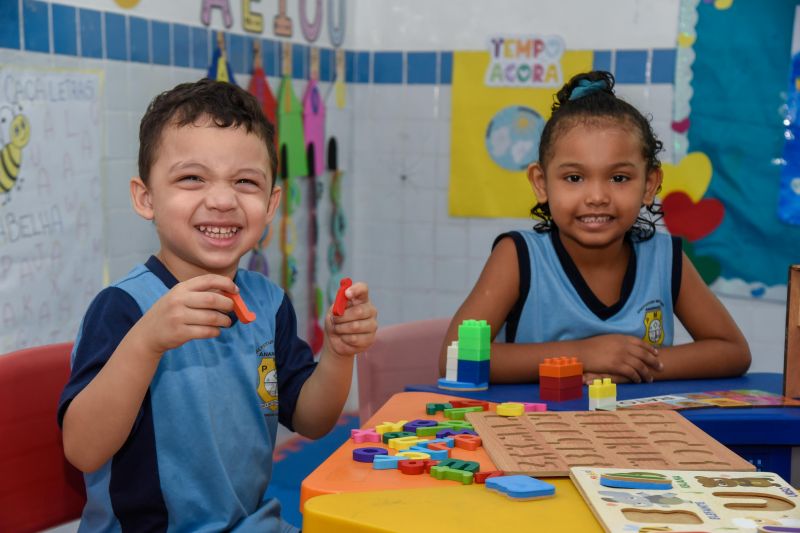 Imagens de alunos da escola EMEF Adelina Lúcia de Sousa no Jardelândia