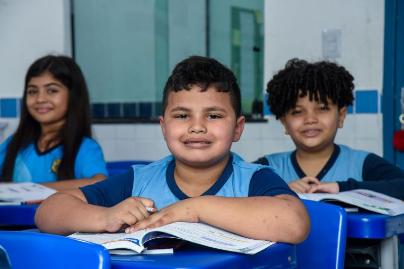 Imagens de alunos da escola EMEF Adelina Lúcia de Sousa no Jardelândia