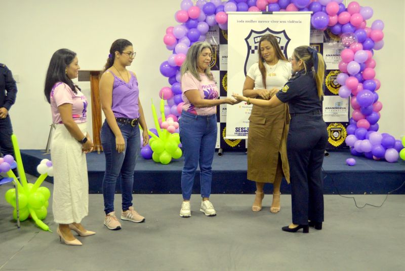 Roda de conversa para Protege Mulher na secretaria municipal de segurança Defesa Social