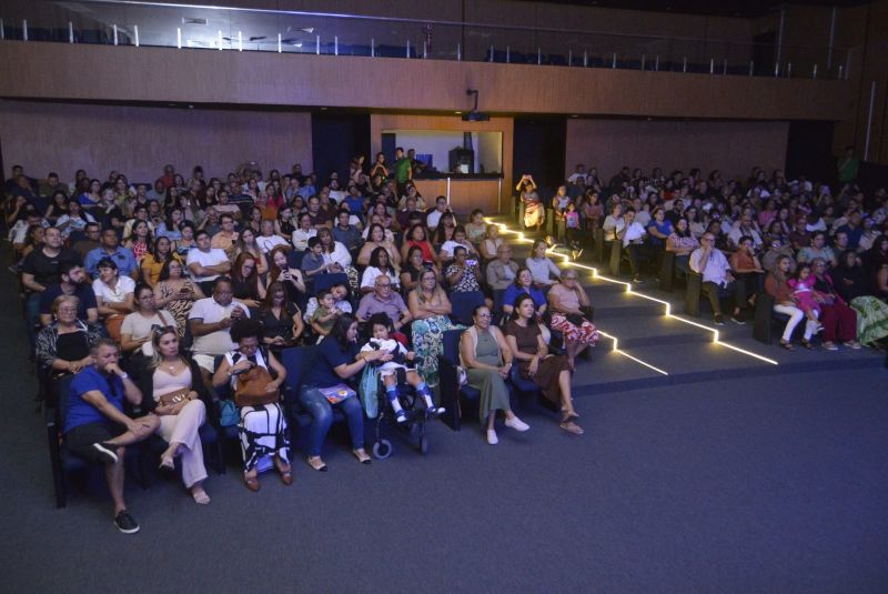 Centro de dança open classe balé no teatro municipal de Ananindeua