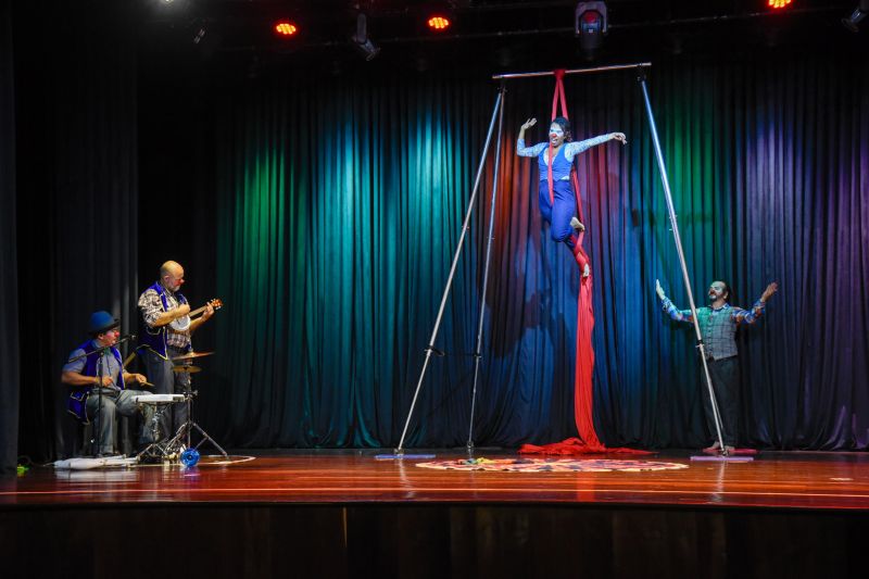 Certificação do curso, Cortejo Circense e Espetáculo Vira Peixe no teatro municipal