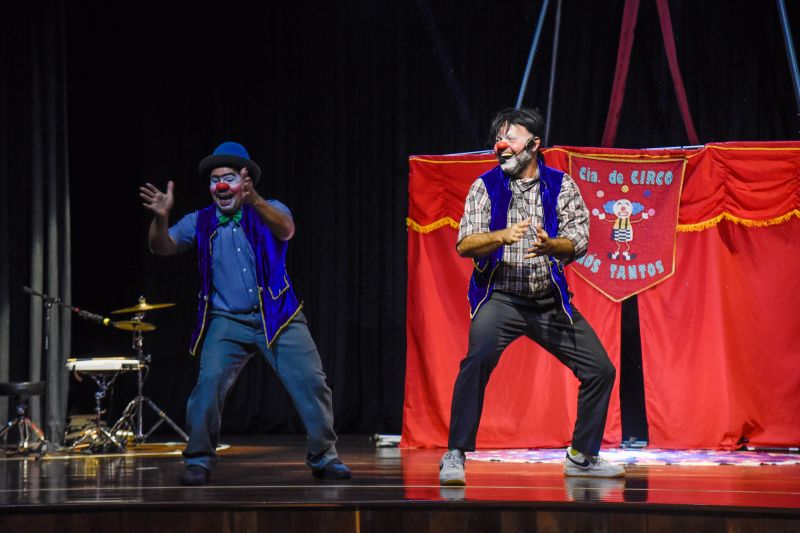 Certificação do curso, Cortejo Circense e Espetáculo Vira Peixe no teatro municipal