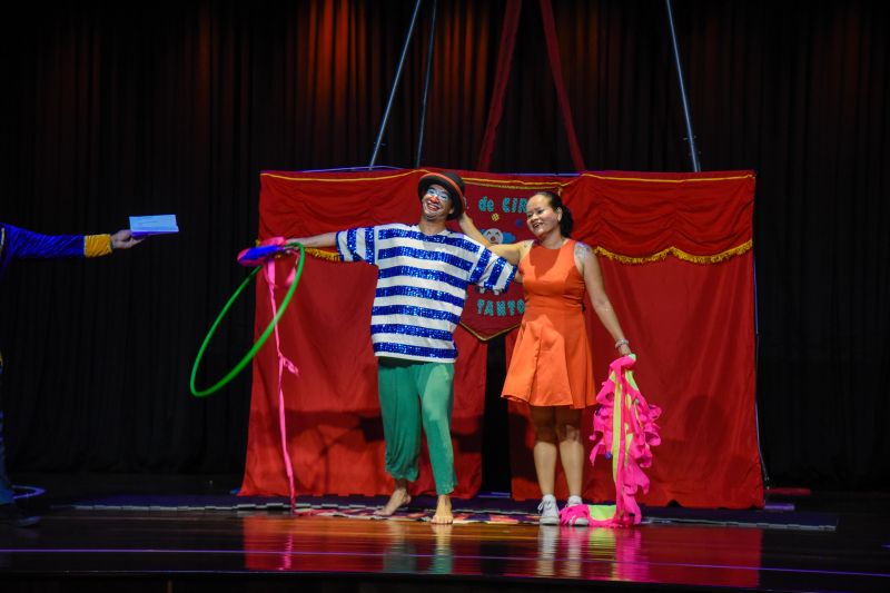 Certificação do curso, Cortejo Circense e Espetáculo Vira Peixe no teatro municipal