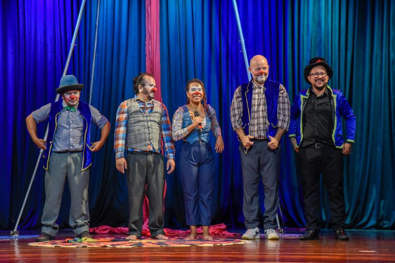 Certificação do curso, Cortejo Circense e Espetáculo Vira Peixe no teatro municipal