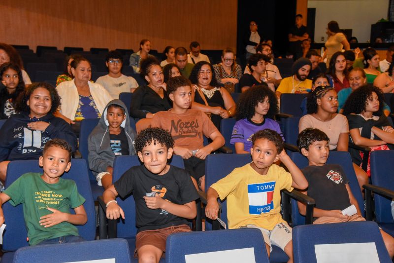 Certificação do curso, Cortejo Circense e Espetáculo Vira Peixe no teatro municipal