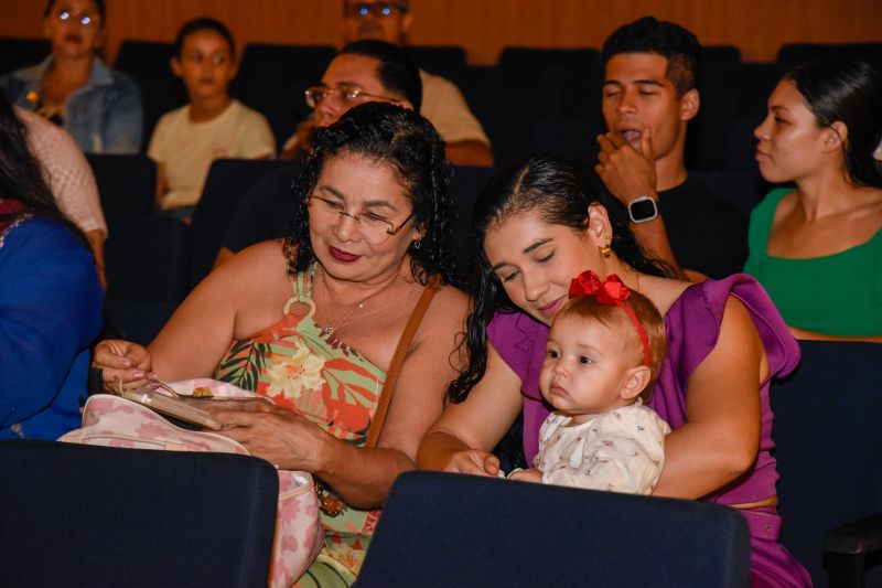 Certificação do curso, Cortejo Circense e Espetáculo Vira Peixe no teatro municipal