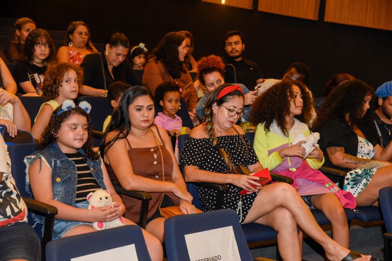 Certificação do curso, Cortejo Circense e Espetáculo Vira Peixe no teatro municipal
