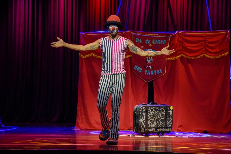 Certificação do curso, Cortejo Circense e Espetáculo Vira Peixe no teatro municipal