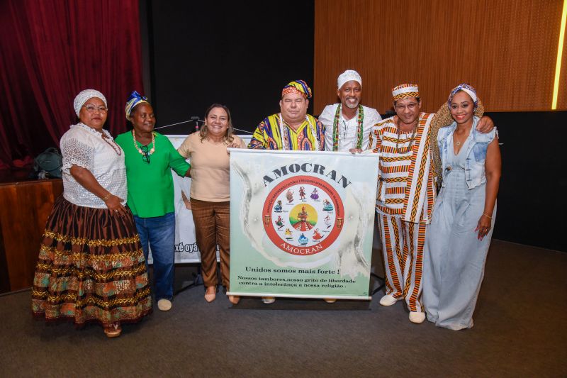 Lançamento do Projeto Axé Ananin Legal no teatro municipal