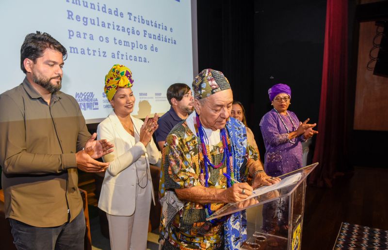 Lançamento do Projeto Axé Ananin Legal no teatro municipal