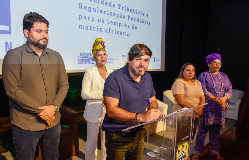 Lançamento do Projeto Axé Ananin Legal no teatro municipal