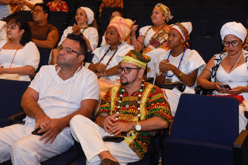Lançamento do Projeto Axé Ananin Legal no teatro municipal