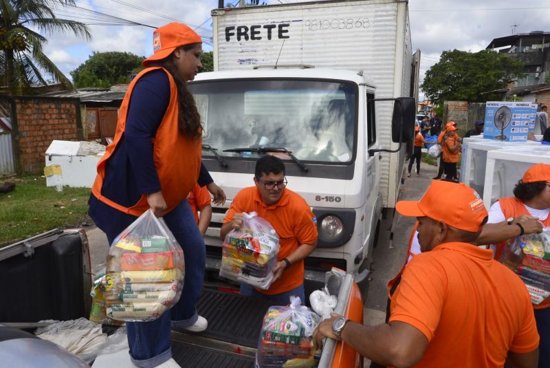 Entrega de ajuda Humanitária no bairro Águas Brancas