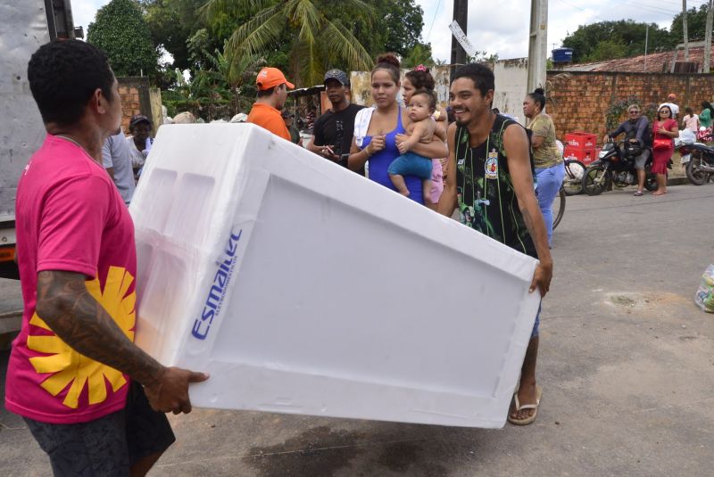 Entrega de ajuda Humanitária no bairro Águas Brancas
