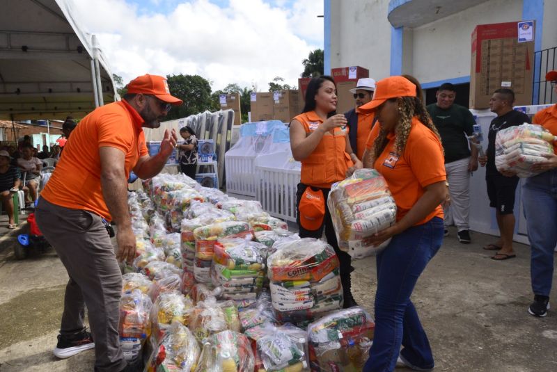 Entrega de ajuda Humanitária no bairro Águas Brancas