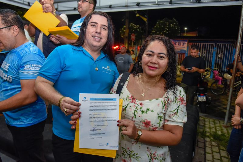 Entrega de títulos de Propriedade na rua 7 de Abril no Icuí