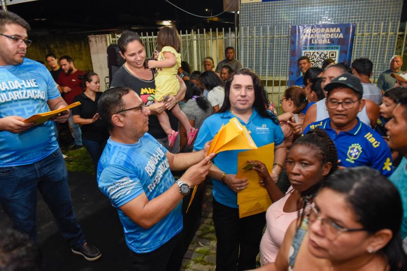 Entrega de títulos de Propriedade na rua 7 de Abril no Icuí
