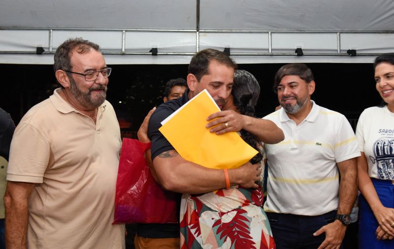 Entrega de títulos de Propriedade na rua 7 de Abril no Icuí