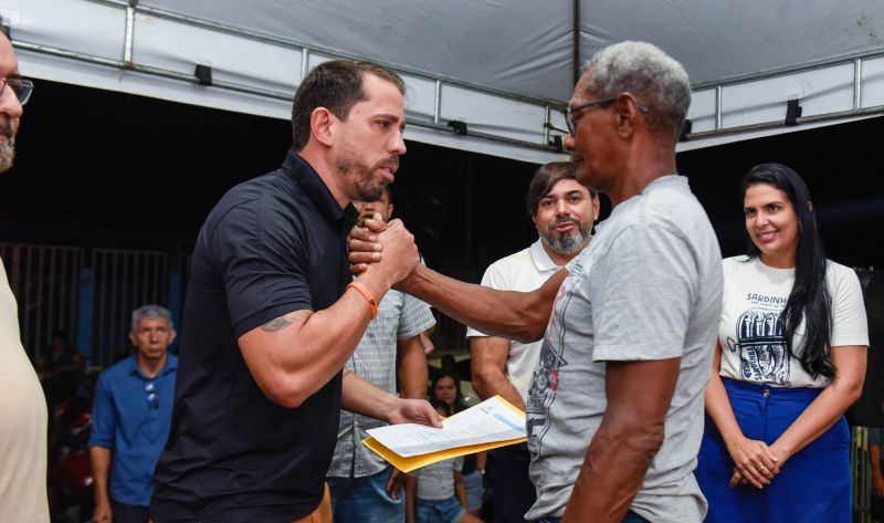 Entrega de títulos de Propriedade na rua 7 de Abril no Icuí