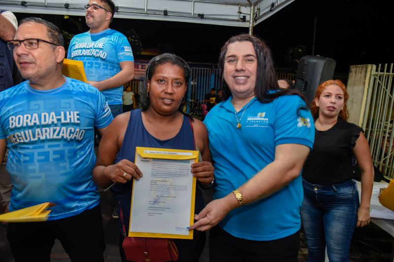 Entrega de títulos de Propriedade na rua 7 de Abril no Icuí