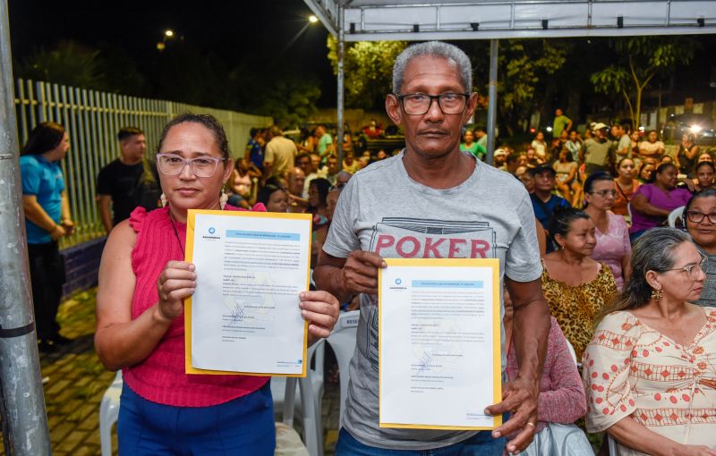 Entrega de títulos de Propriedade na rua 7 de Abril no Icuí