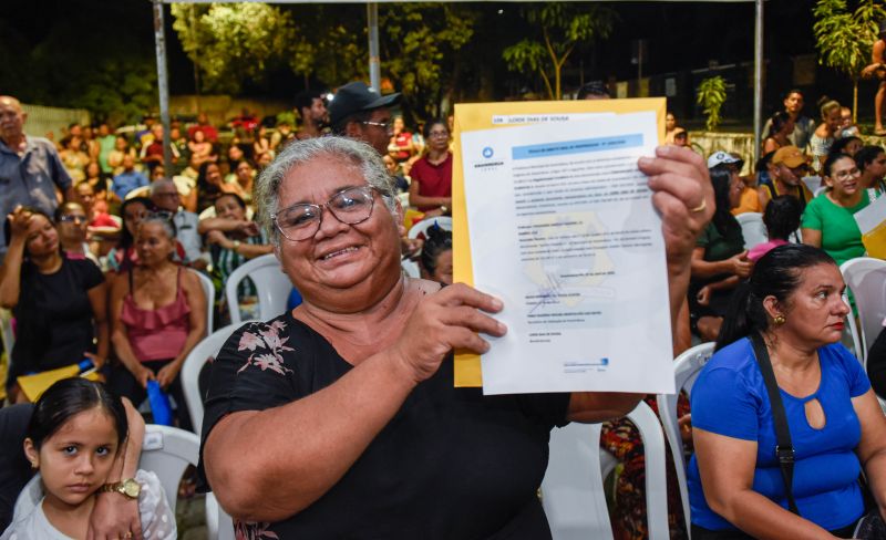 Entrega de títulos de Propriedade na rua 7 de Abril no Icuí