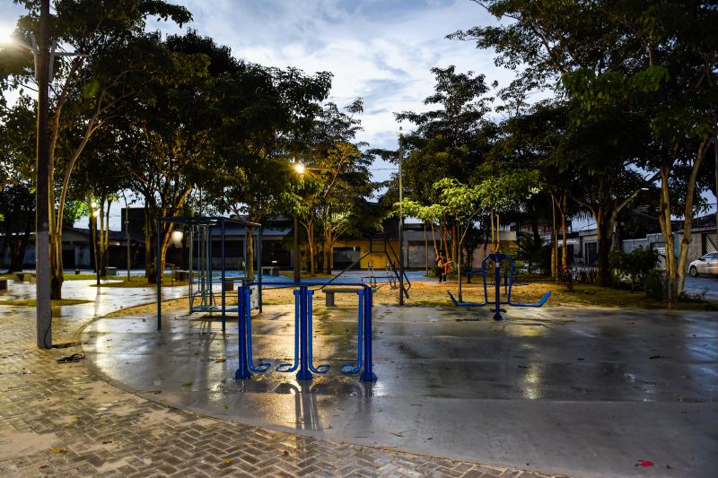 Inauguração da praça Eliana Aranha no conj Geraldo Palmeira no Distrito Industrial