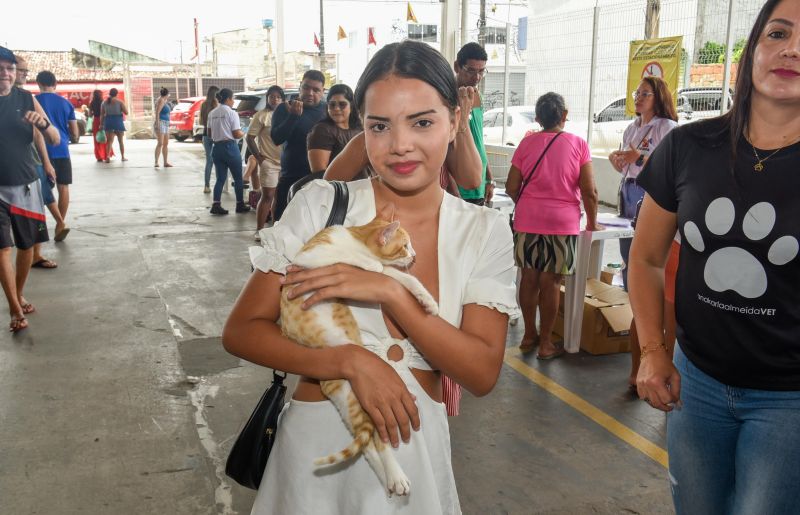 Festival Pet no estacionamento do supermercado Colina