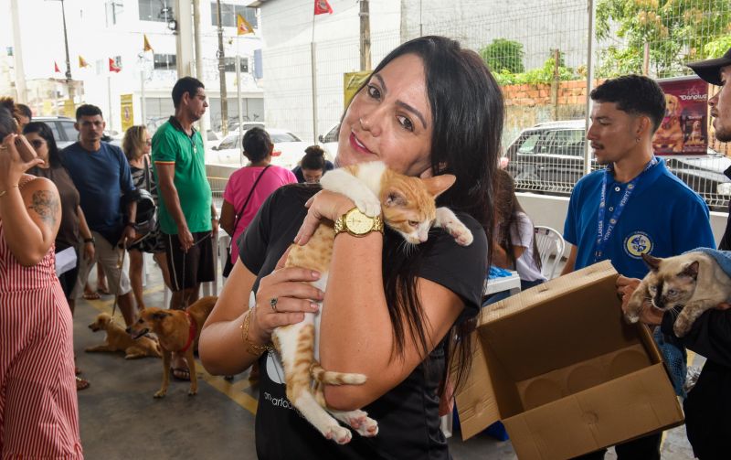 Festival Pet no estacionamento do supermercado Colina