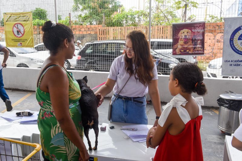 Festival Pet no estacionamento do supermercado Colina