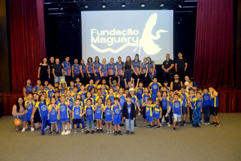 Visita guiada da escola sistema de ensino Um Passo para o Futuro no Parque Cultural Vila Maguary