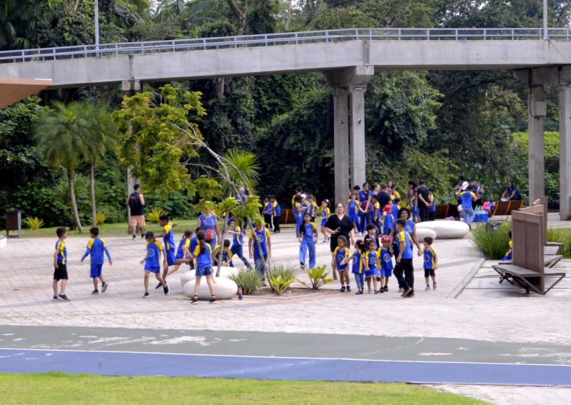 Visita guiada da escola sistema de ensino Um Passo para o Futuro no Parque Cultural Vila Maguary