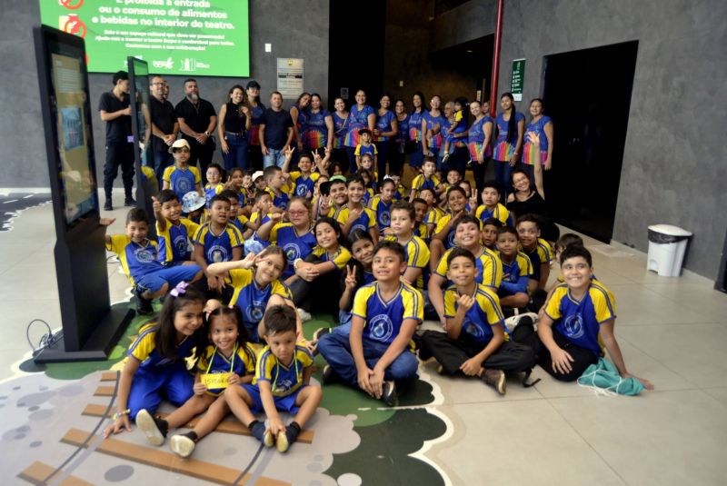 Visita guiada da escola sistema de ensino Um Passo para o Futuro no Parque Cultural Vila Maguary