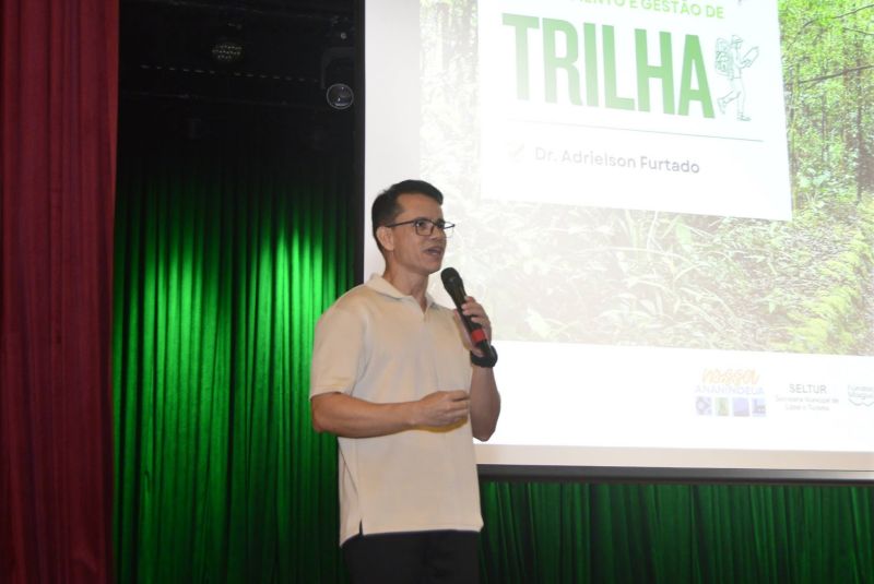 Workshop Planejamento e Gestão de Trilhas Ecológicas no teatro Municipal de Ananindeua