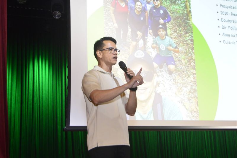 Workshop Planejamento e Gestão de Trilhas Ecológicas no teatro Municipal de Ananindeua