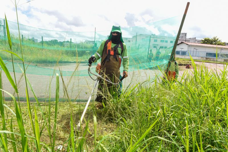 Mutirão da limpeza na comunidade Novo Cristo no Icuí