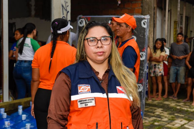 Entrega de ajuda humanitária as família afetadas pelas chuva no bairro Maguari