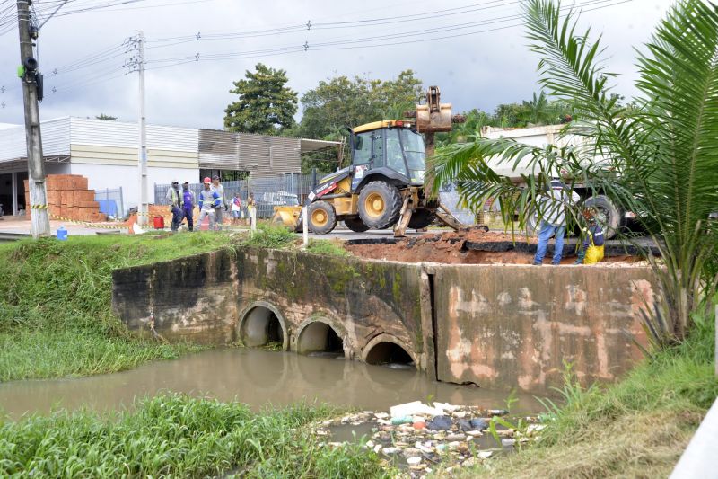 Visita técnica no canal das Toras no bairro Águas Brancas