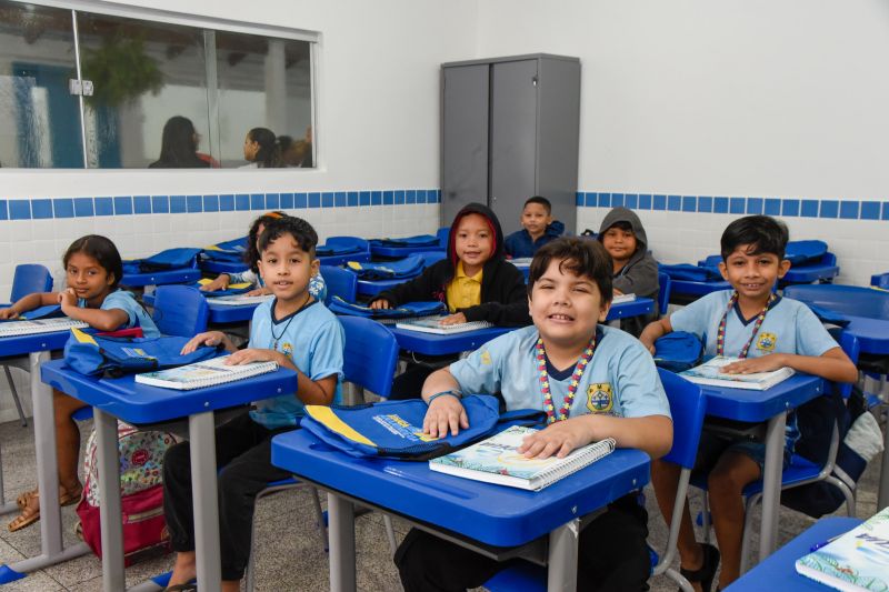 Entrega da revitalização e ampliação da EMEF Prof Yacta Rebêlo no Park Anne em Águas Lindas
