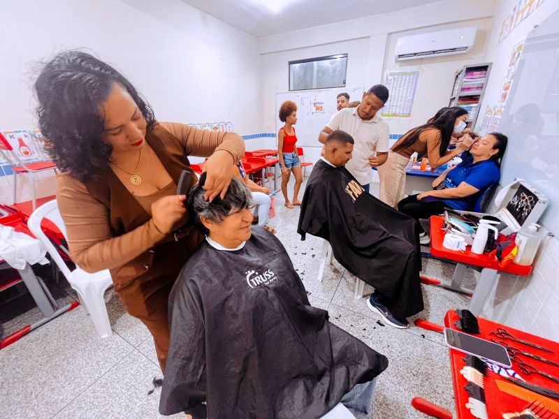 Prefeitura em Movimento na Escola Santa Margarida no bairro 40 Horas