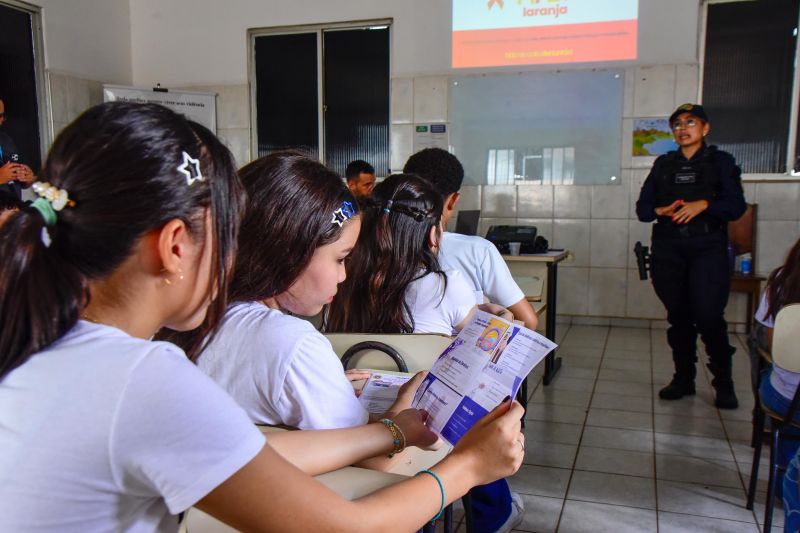 Palestra Maio Laranja na EMEF Neo no PAAR