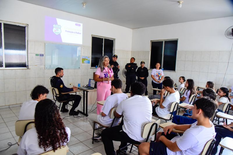 Palestra Maio Laranja na EMEF Neo no PAAR