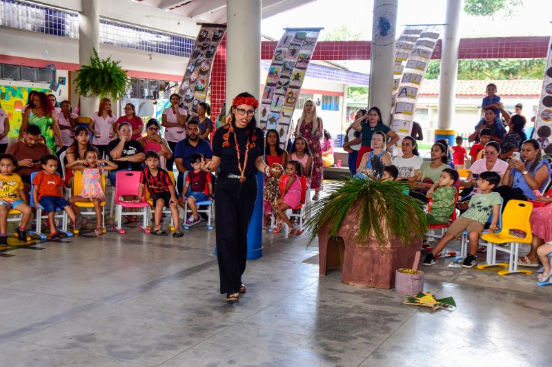Roda de conversa com escritora Márcia Kambeba na CMREI Irmã Dulce em Águas Lindas