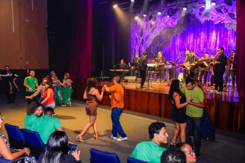Especial de aniversário do parque com açaí Big Band no teatro Municipal de Ananindeua