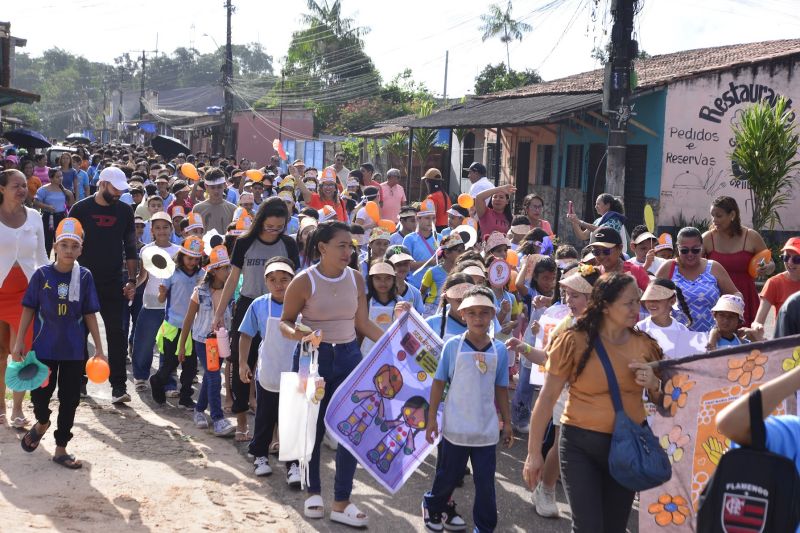 Caminhada de combate ao abuso e À Exploração Sexual de Crianças e Adolescentes na EMEF Maria Estelita