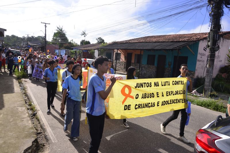 Caminhada de combate ao abuso e À Exploração Sexual de Crianças e Adolescentes na EMEF Maria Estelita