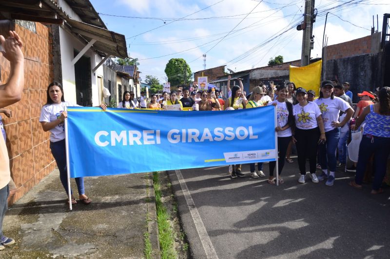 Caminhada de combate ao abuso e À Exploração Sexual de Crianças e Adolescentes na EMEF Maria Estelita