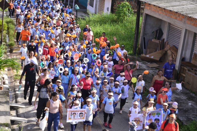 Caminhada de combate ao abuso e À Exploração Sexual de Crianças e Adolescentes na EMEF Maria Estelita