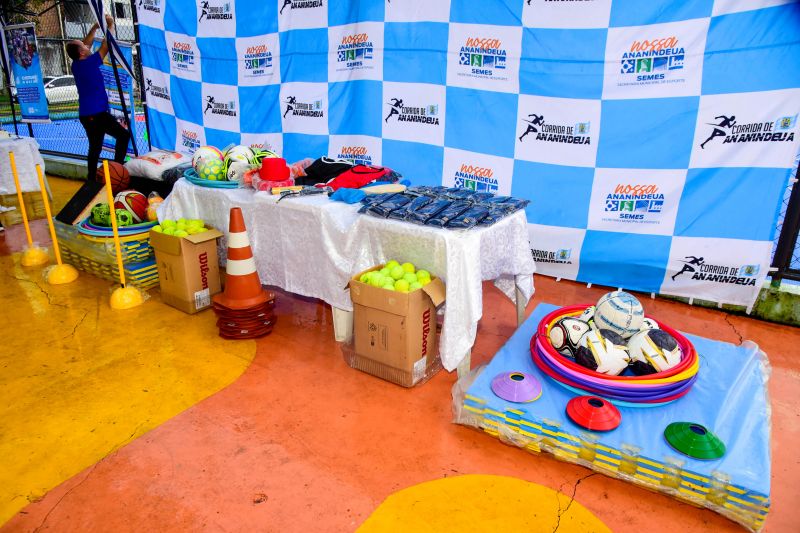 Entrega de material esportivos no Park Zona Sul