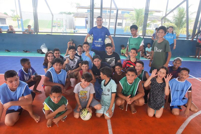 Projeto bom de bola bom de escola em  Águas Lindas